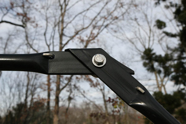 closeup shot of purrfect fence pivoting arm