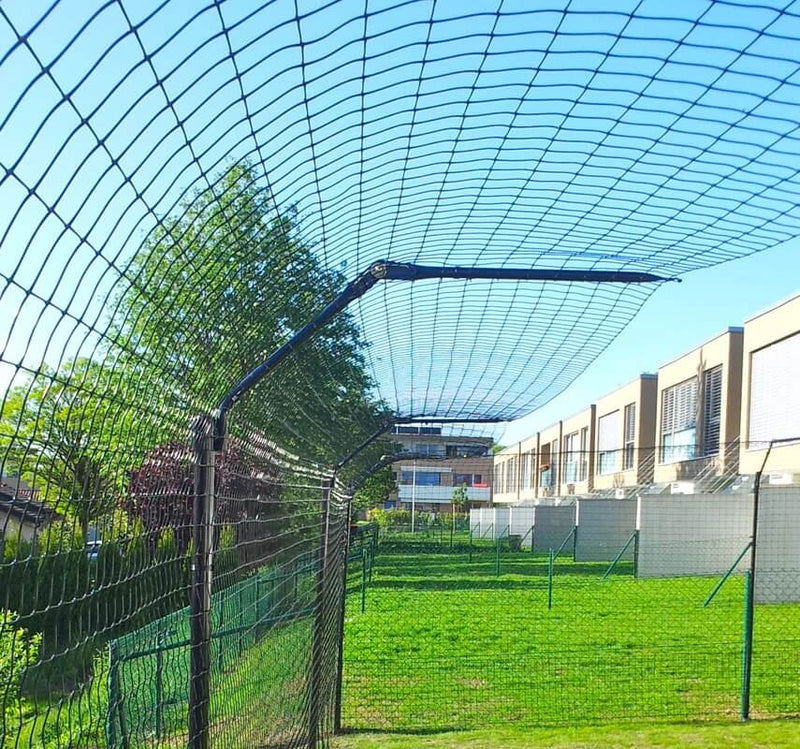 How to keep a cat safe with cat fence